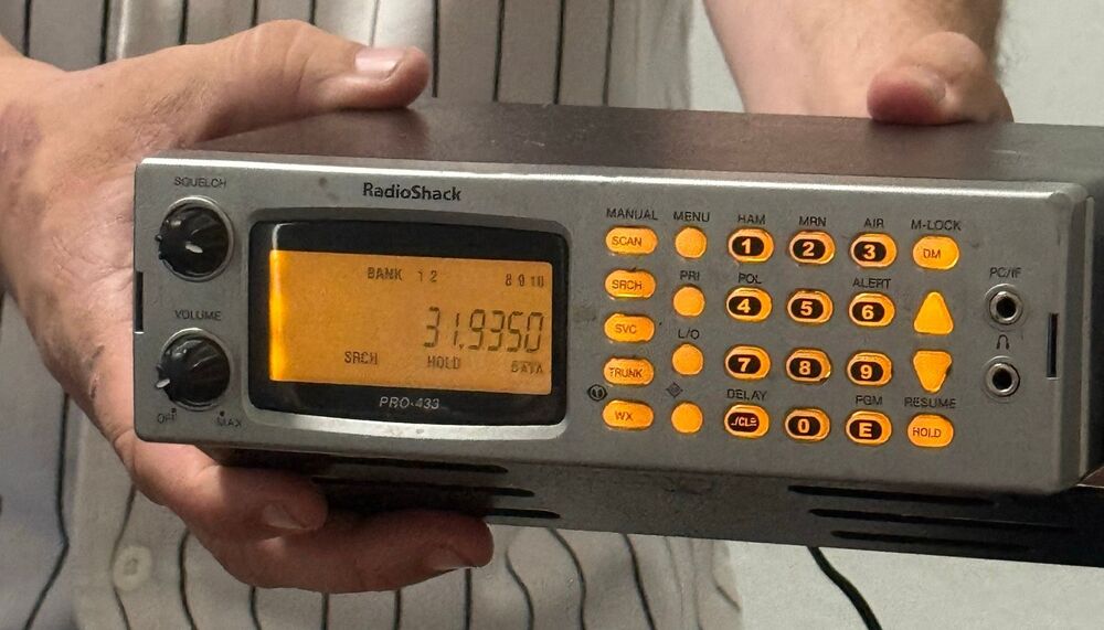 Radio Shack Pro 433 Trucking Scanner 20-433 - Works -